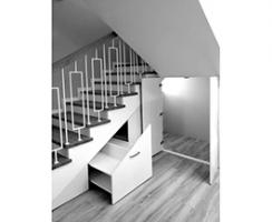 Сложный модульный шкаф под лестницей